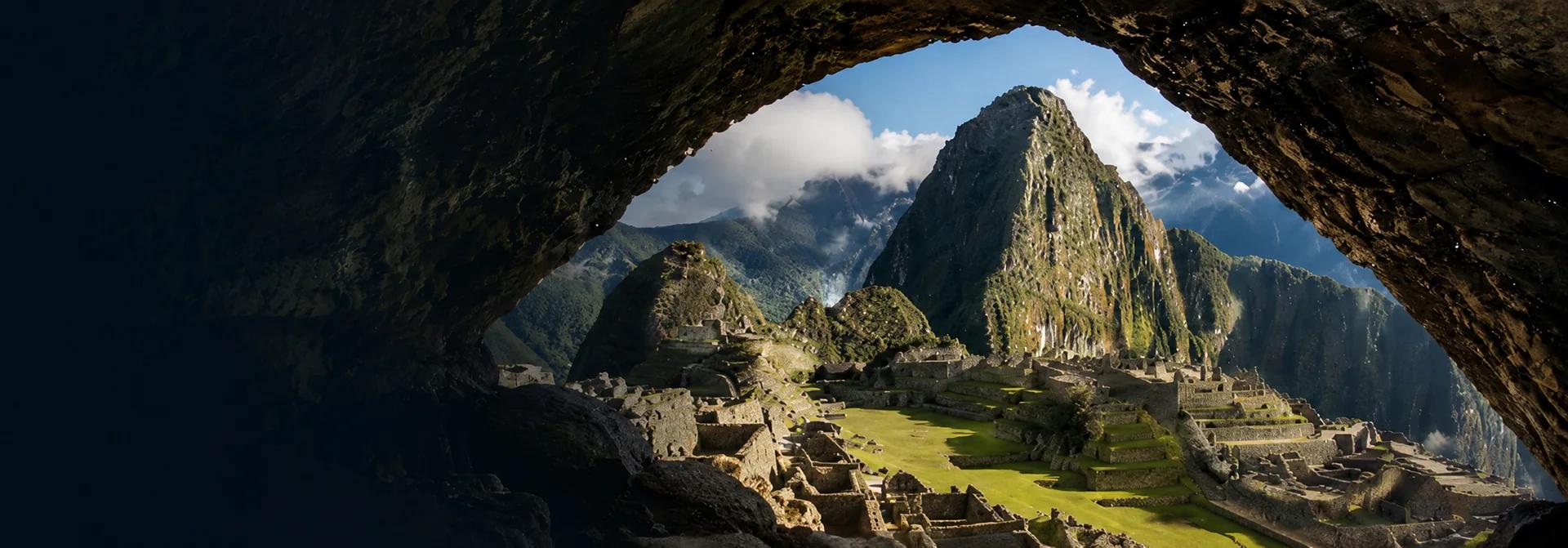 Vista de Machu Picchu desde una cueva